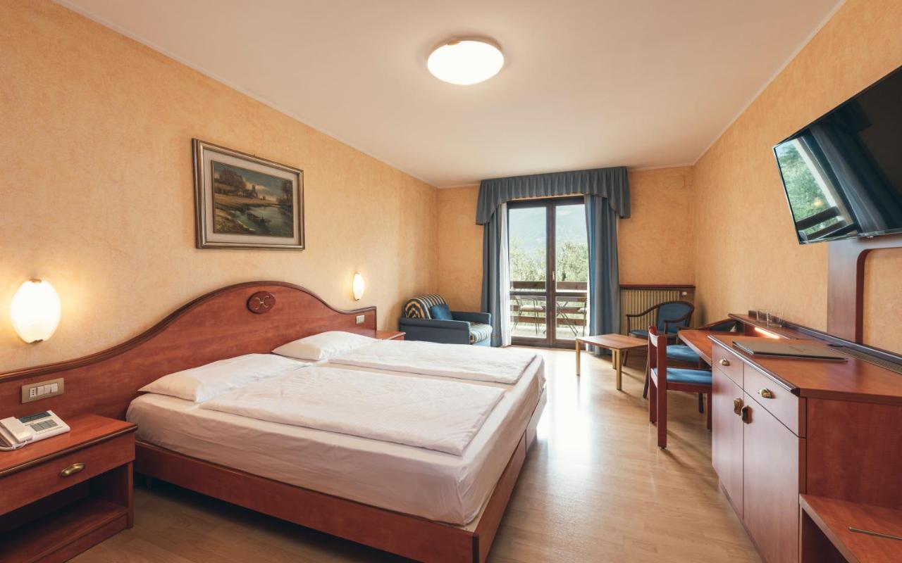 Hotel Caravel Limone sul Garda Exterior photo