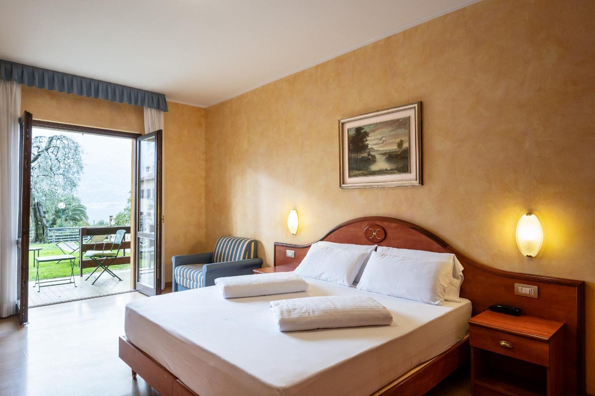 Hotel Caravel Limone sul Garda Exterior photo