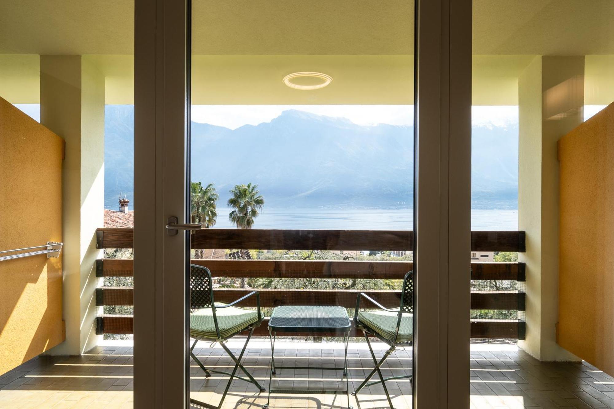 Hotel Caravel Limone sul Garda Exterior photo