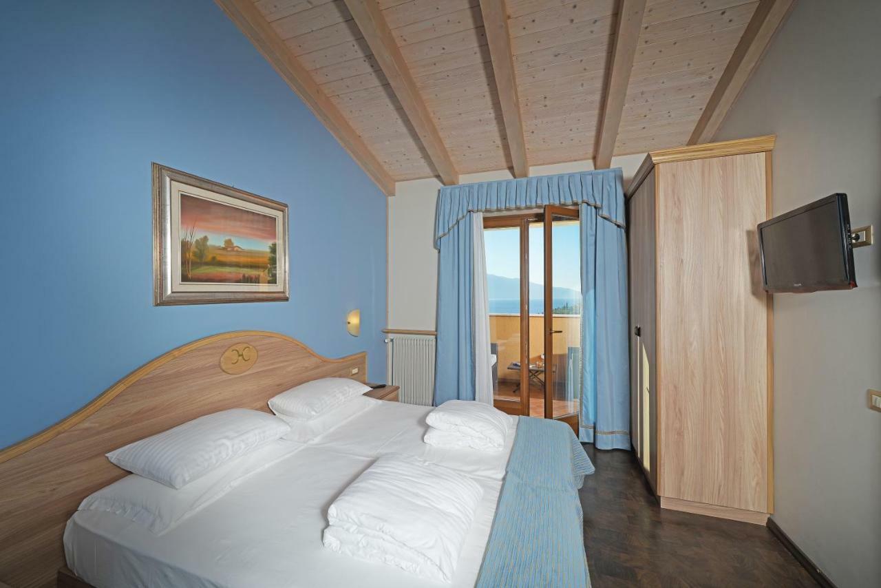Hotel Caravel Limone sul Garda Exterior photo